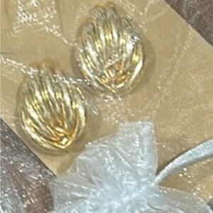 Shell Scoop Goldtone Statement Earrings Brand NEW in Package